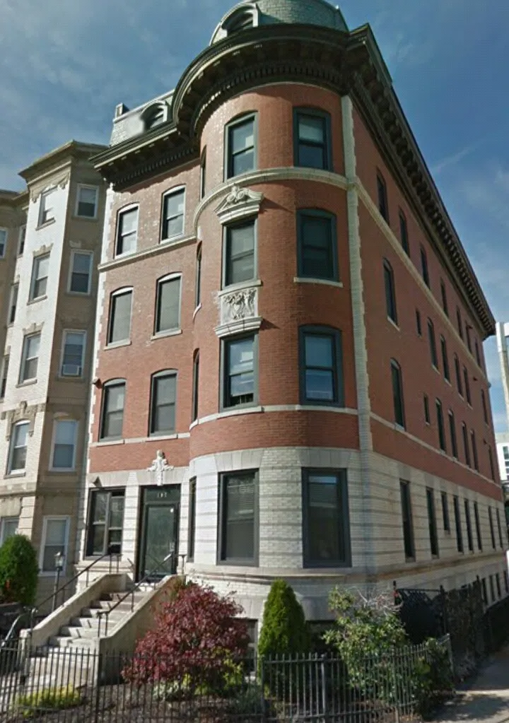 Brooke House - Photo 1