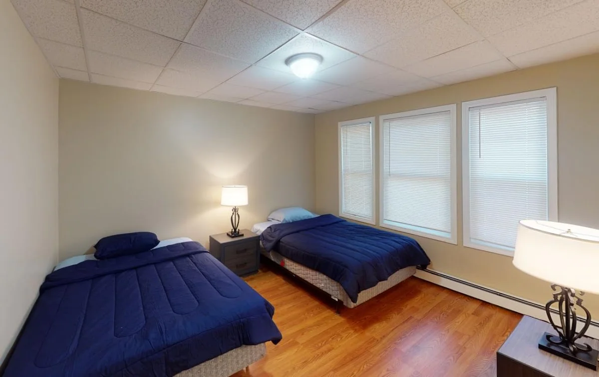 Boston Eco Sober House - Photo 2