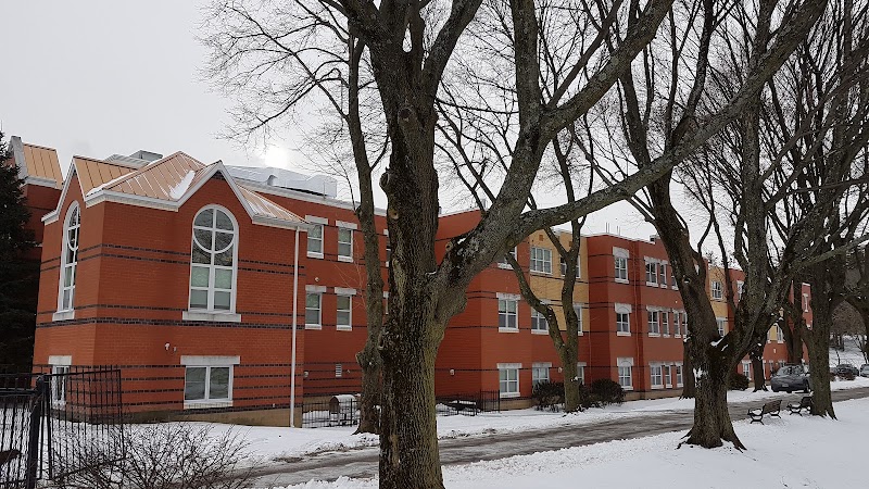 Spaulding Nursing & Therapy Center - Photo 5